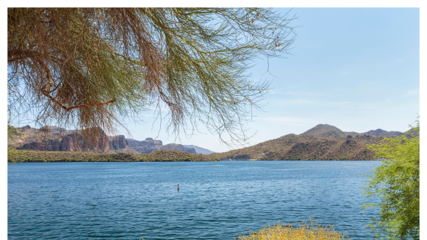 VIew of the Saguaro lake with the Goldfield Mountains in the background