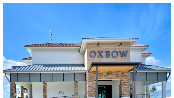 View of the facade of Oxbow Bar and Grill in Fort Myers