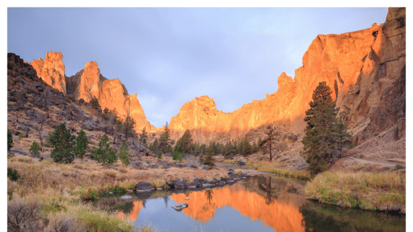 View of waterway in Smith Rock State Park