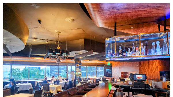 View of the bar and dining area at Joe Muer Seafood in Detroit