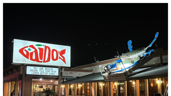 View of the outside of Gaido's Seafood Restaurant in Galveston